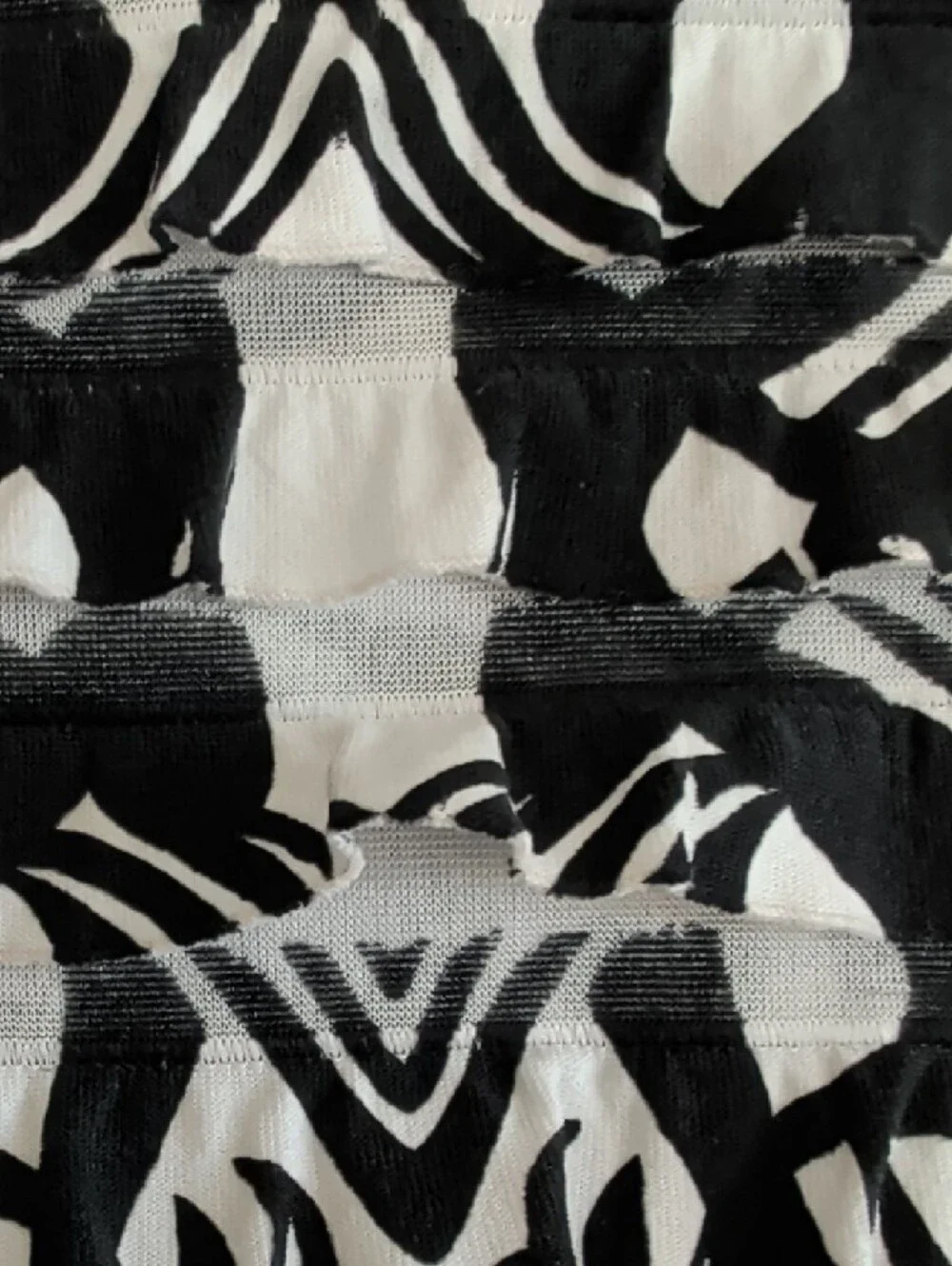 Black White Patterned Sheer Tiered Ruffle Top Women’s Size 18/20 - Picture 4 of 8